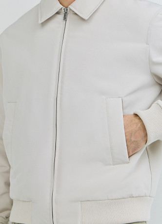 Утеплённый бомбер с отложным воротником