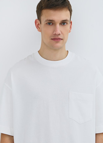 Футболка из плотного хлопка с карманом