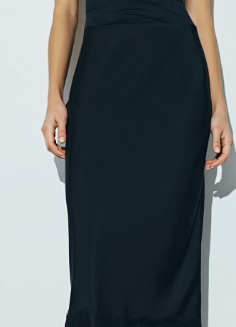 Атласная юбка с кружевом