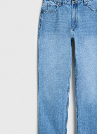 Прямые джинсы со средней посадкой