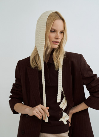 Вязаная косынка на завязках