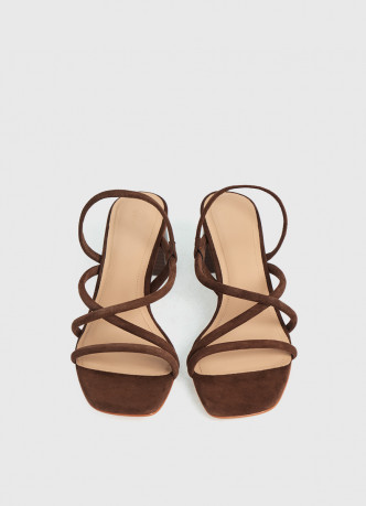 Босоножки на каблуке