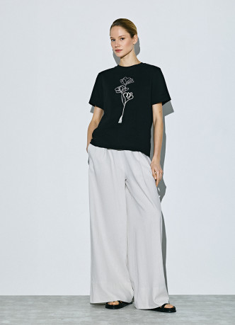 Футболка с цветочным декором