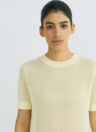 Ажурный джемпер с коротким рукавом