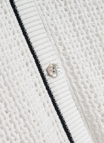 Блузка ажурной вязки с отложным воротником