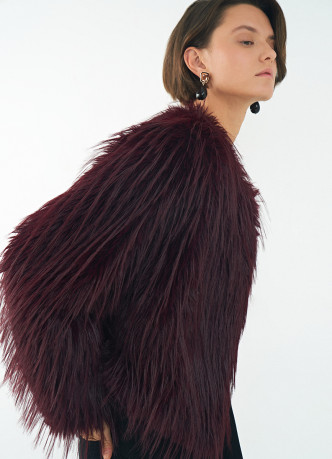 Укороченная шуба из искусственного меха