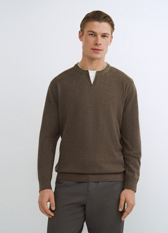 Джемпер с V-вырезом