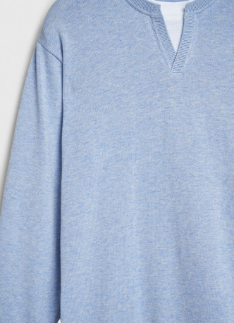 Джемпер с V-вырезом