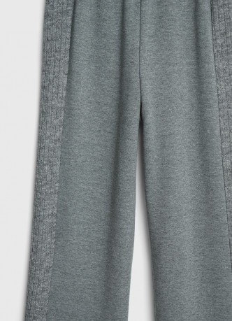 Широкие брюки с лампасами