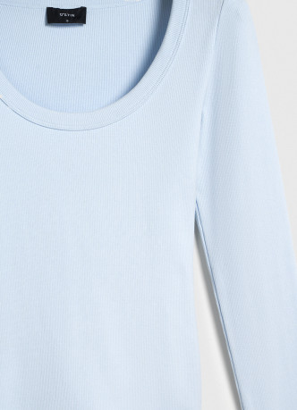 Приталенный лонгслив в рубчик