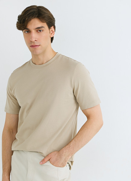 Базовая футболка Бежевый 999₽