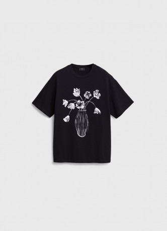 Футболка с цветочным декором из пайеток