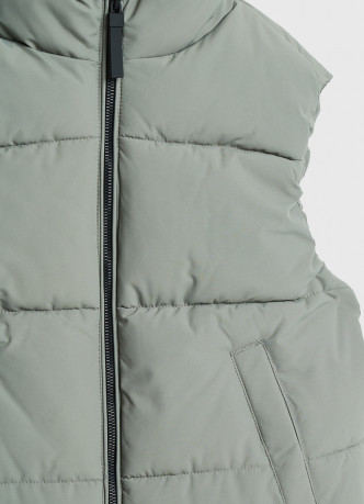 Утеплённый жилет для мальчиков