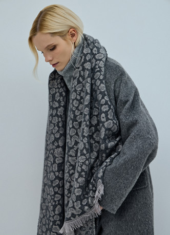 Жаккардовый шарф с леопардовым узором