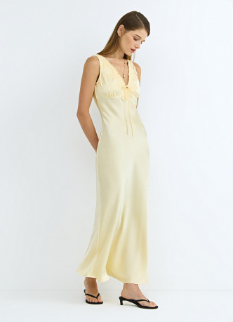 Сатиновое платье с кружевом