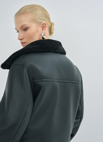 Дублёнка с воротником из искусственного меха