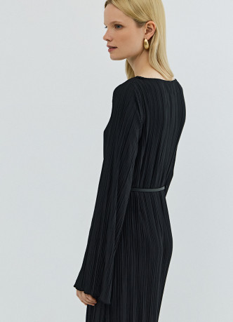 Трикотажное платье с ремнём