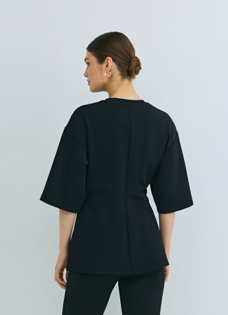 Футболка с брошью