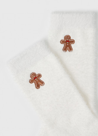 Пушистые носки с вышивкой