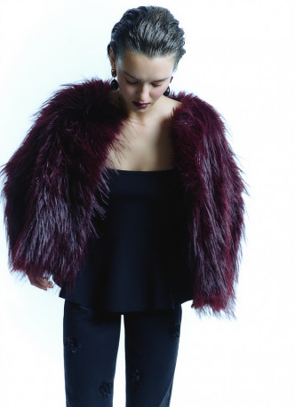 Укороченная шуба из искусственного меха