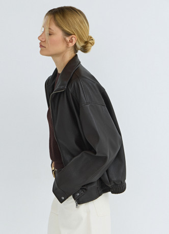 Легкая куртка из искусственной кожи