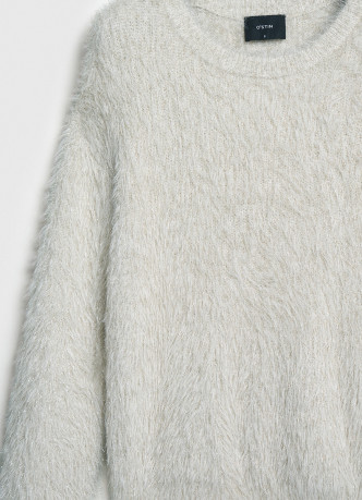 Пушистый блестящий джемпер