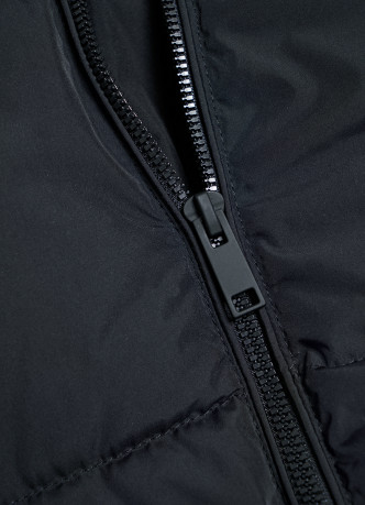 Утеплённая куртка с капюшоном