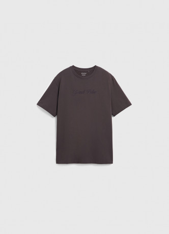 Футболка с текстовой вышивкой