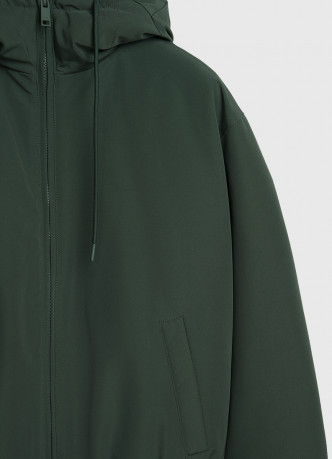 Утеплённая куртка с капюшоном