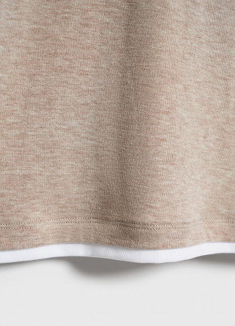 Футболка с контрастной окантовкой