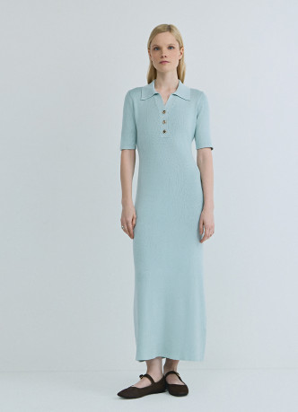 Платье в рубчик с воротником поло