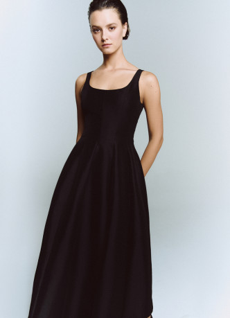 Платье с расклёшенной юбкой