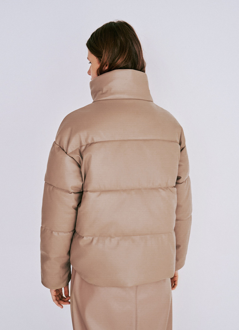 Короткая куртка из искусственной кожи