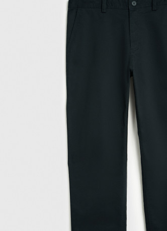 Базовые брюки-чиносы Regular
