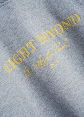 Свитшот с вышивкой