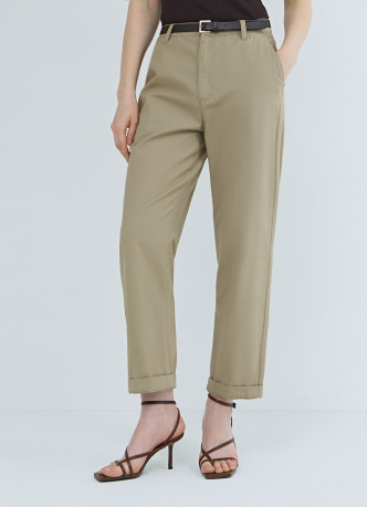 Чиносы с ремнём