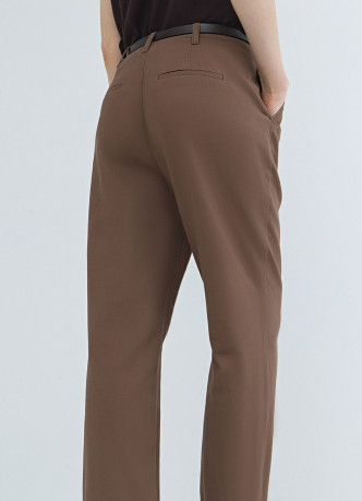 Чиносы с тонким ремнём