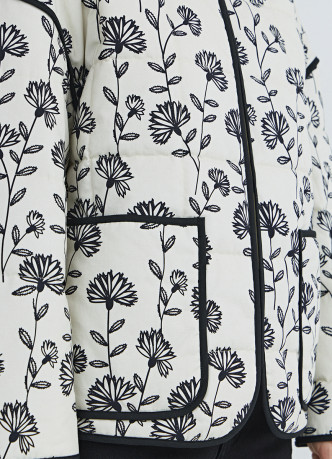 Легкая стеганная куртка