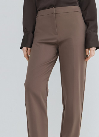 Зауженные прямые брюки