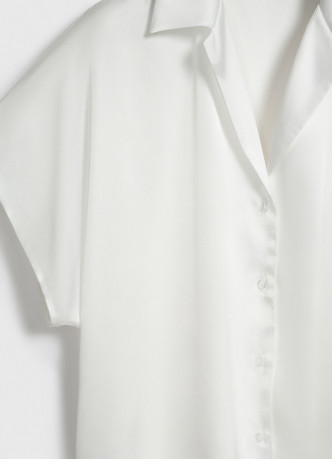 Сатиновая блузка с коротким рукавом