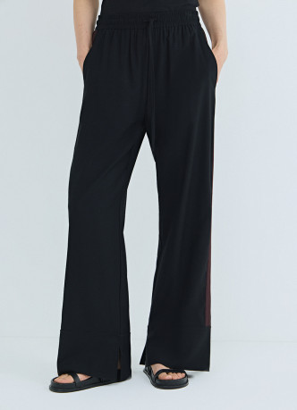 Прямые брюки с лампасами