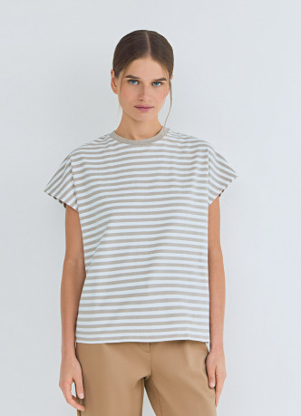 Футболка в полоску со спущенным плечом