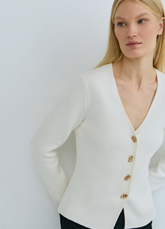 Кардиган на пуговицах с V-вырезом