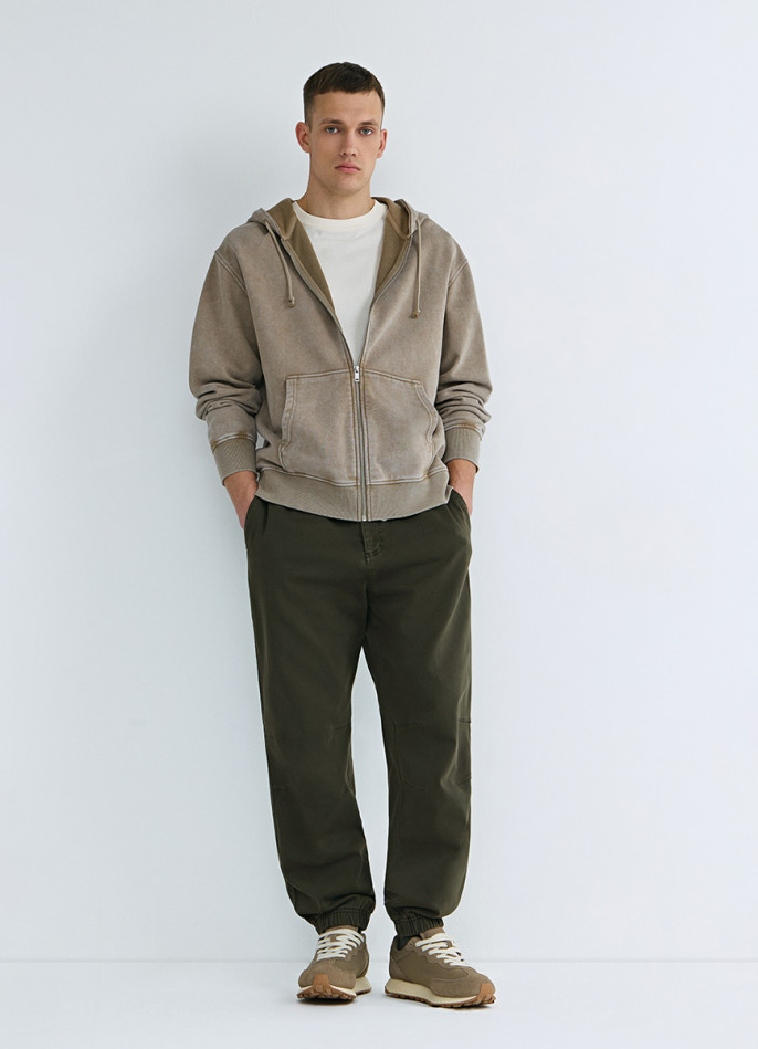 Джоггеры из эластичной ткани