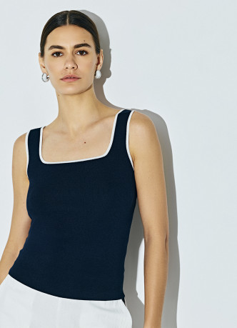 Трикотажный топ с контрастной отделкой