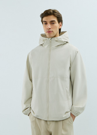 Ветровка с капюшоном