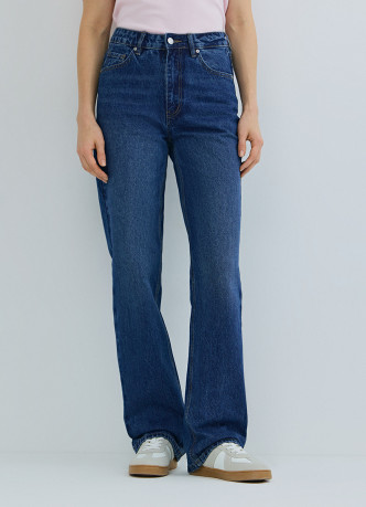 Прямые джинсы с высокой посадкой