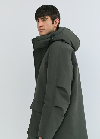 Утеплённая куртка с накладными карманами