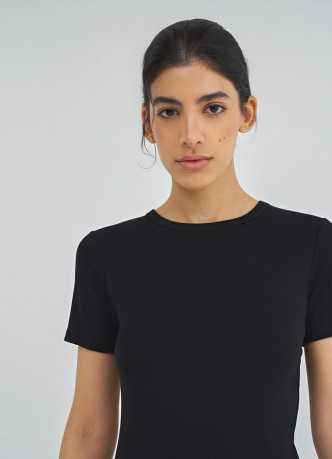 Приталенная футболка в рубчик