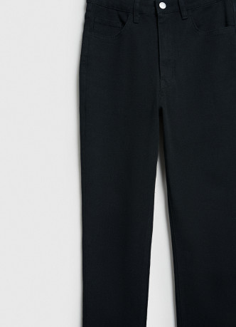 Узкие джинсы с высокой посадкой